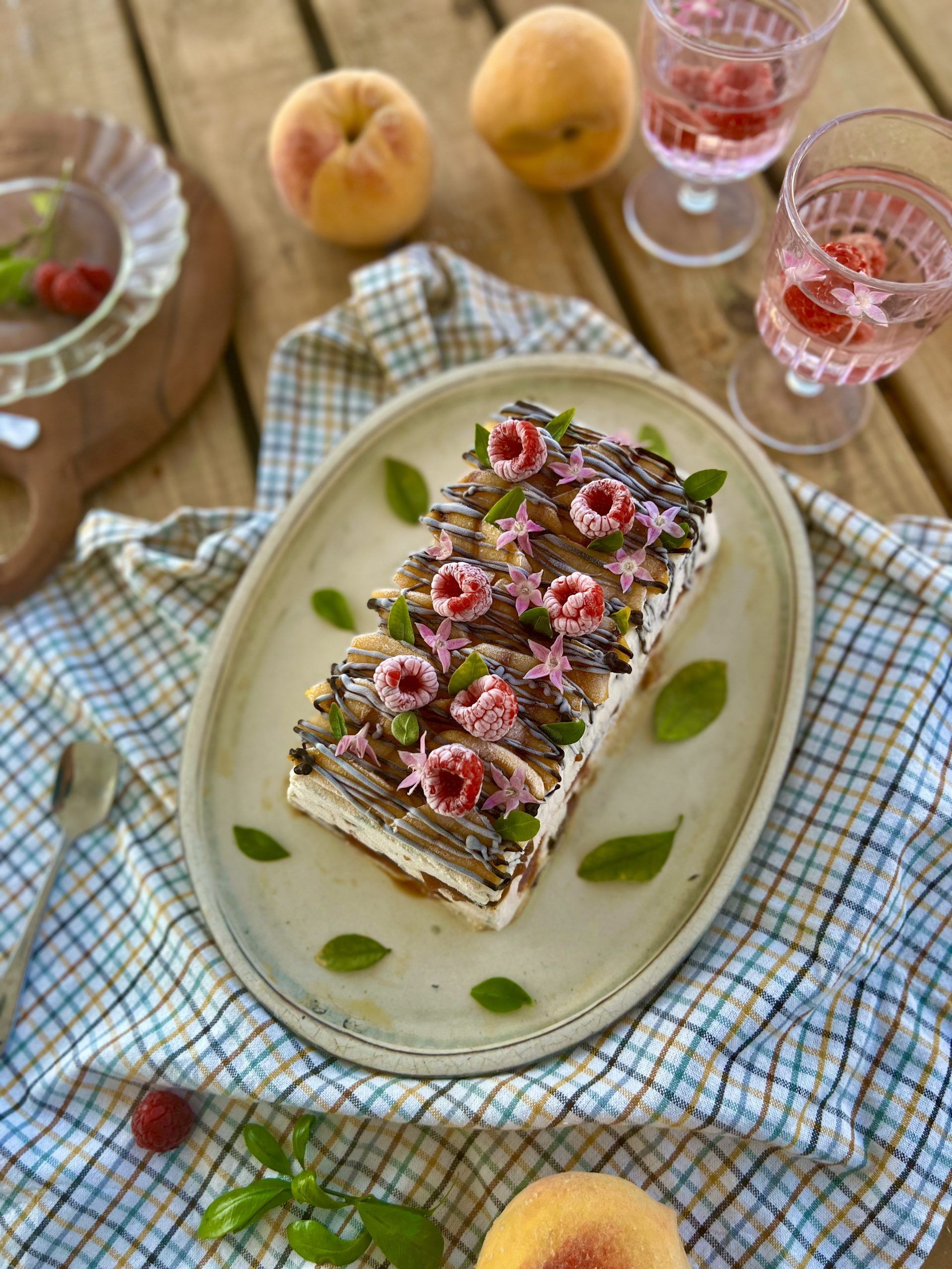 Viennetta de melocotón asado y toffee