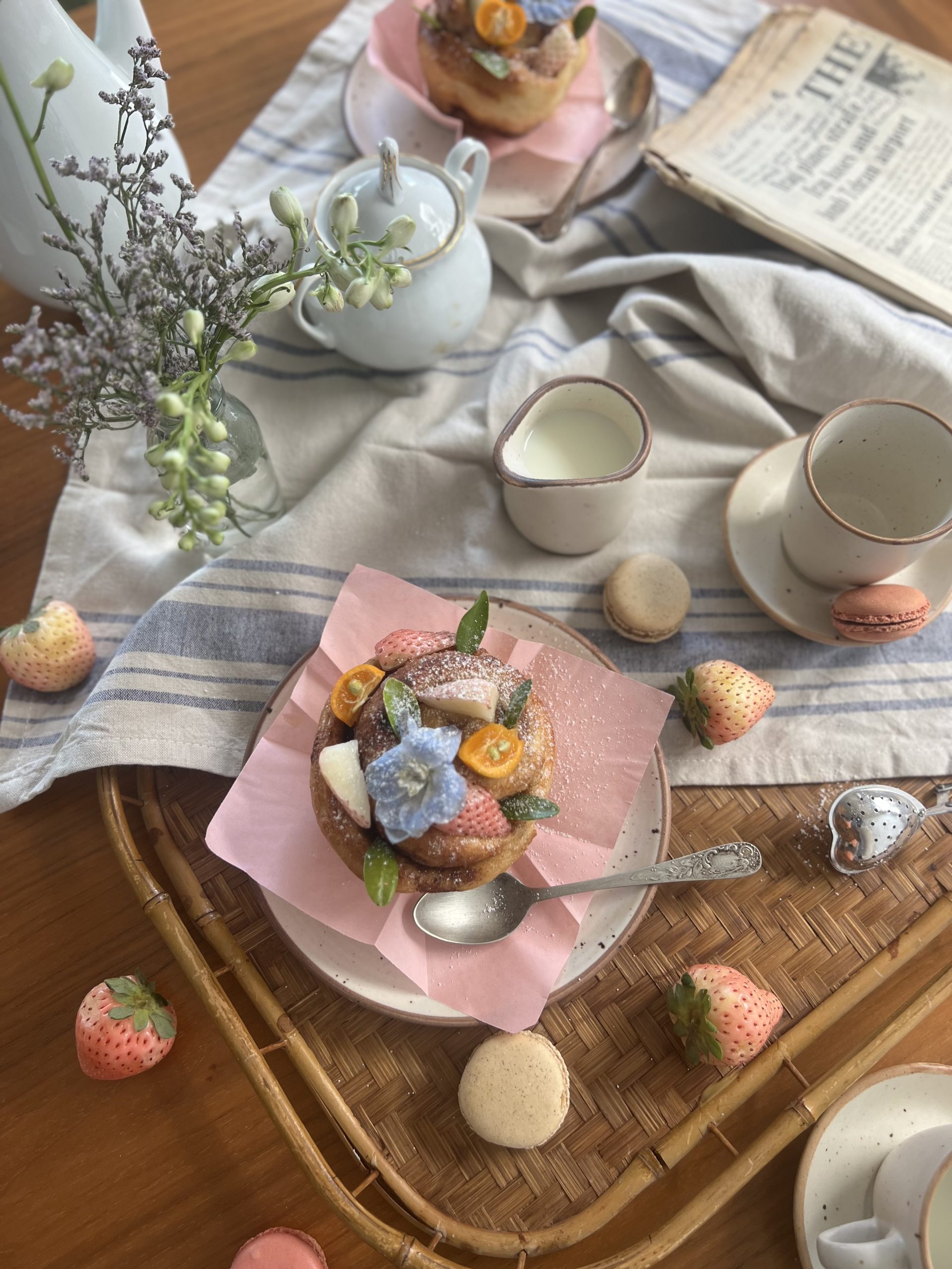 Cinnamon Rolls de naranja y fresa