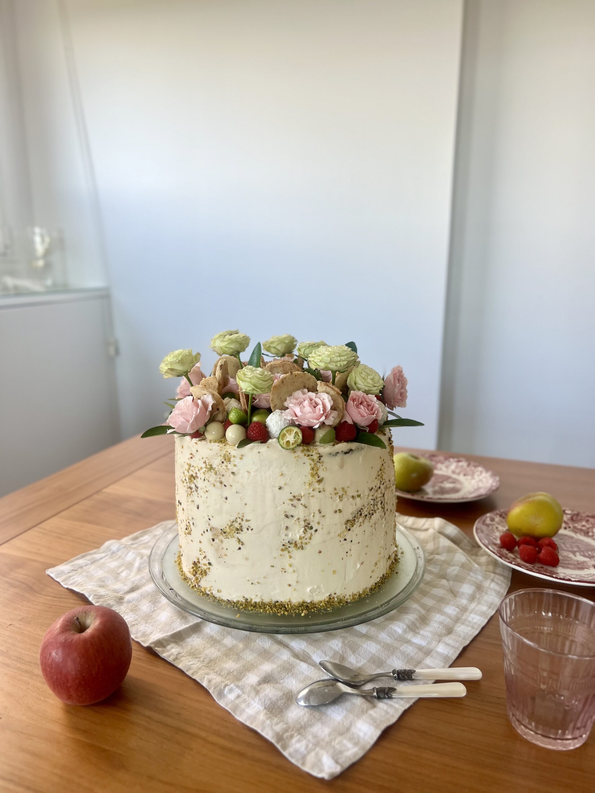 Pastel de chocolate blanco y pistacho