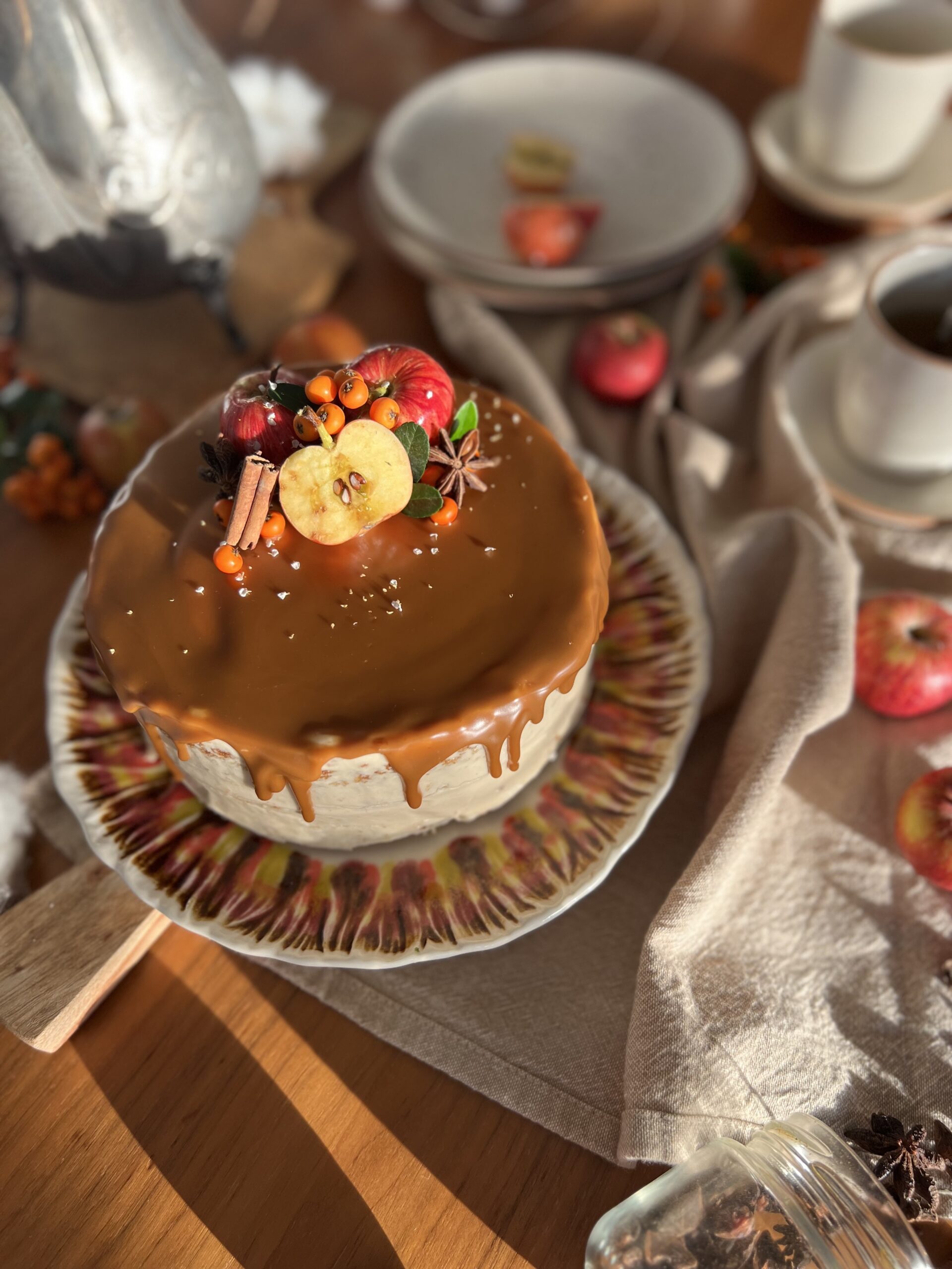 Pastel de Canela y Galleta Lotus con Toque de Manzana